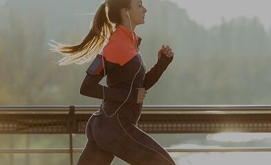 eine Reihe von Übungen zum Abnehmen am ganzen Körper